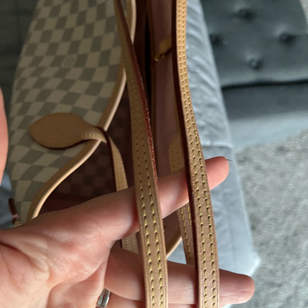 Louis Vuitton Neverfull MM - Picture 15 of 16